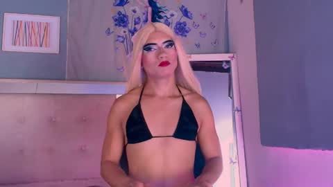emily_castillo1_ online show from 05/28/26, 06:32