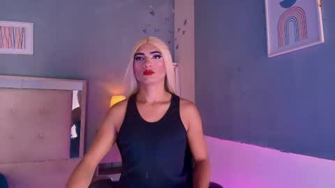 Snapshot of emily_castillo1_ chatting on 06/23/26, 05:27 emily_castillo1_ online show from 06/23/26, 05:27