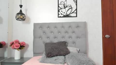 Snapshot of emily_cooper_bj chatting on 11/22/25, 01:54 Emily online show from 11/22/25, 01:54