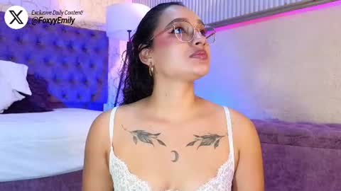 Snapshot of emily_foxyy chatting on 07/05/26, 02:13 Emily online show from 07/05/26, 02:13