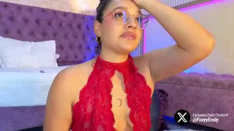 Snapshot of emily_foxyy chatting on 07/06/26, 07:05 Emily online show from 07/06/26, 07:05