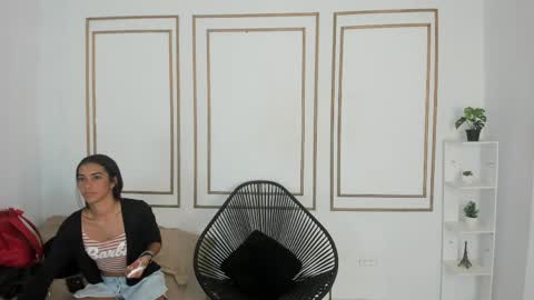 emily_gaviria1 online show from 05/17/26, 12:01