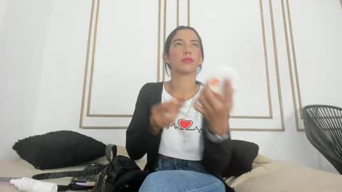 emily_gaviria1 online show from 05/23/26, 12:09