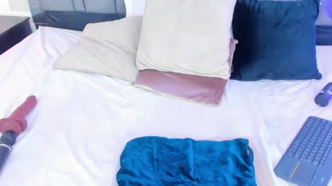 Emi  online show from 02/06/25, 06:02