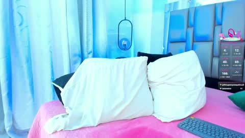 Emi  online show from 10/11/25, 05:22