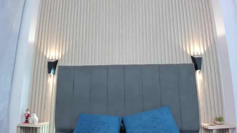 emily_jonhson online show from 12/22/25, 07:44