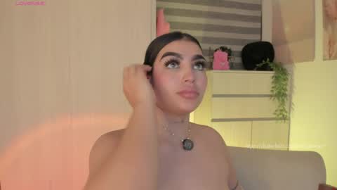 EmilyKenner  Independent model  online show from 03/31/26, 12:34