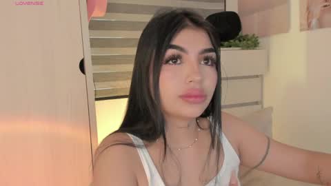 EmilyKenner  Independent model  online show from 04/05/26, 12:24