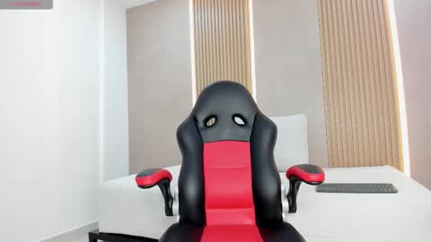 emily_kovac online show from 12/05/25, 12:14