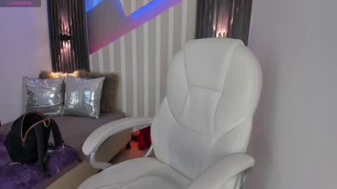 Emily online show from 02/04/25, 02:32