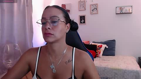 Snapshot of emily_leroy571240 chatting on 11/06/25, 12:28 emily leroy. online show from 11/06/25, 12:28