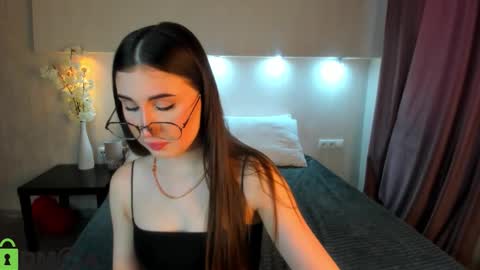 Snapshot of emily_lews chatting on 02/23/26, 04:21 Emily online show from 02/23/26, 04:21