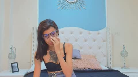 Emily online show from 09/17/25, 11:39