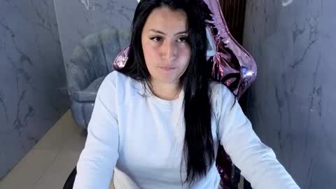 Snapshot of emily_mills_s chatting on 11/13/25, 01:54 Emily online show from 11/13/25, 01:54