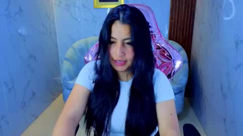 Snapshot of emily_mills_s chatting on 11/22/25, 08:41 Emily online show from 11/22/25, 08:41