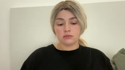 Snapshot of emily_morning_dew chatting on 10/13/25, 06:02 emily_morning_dew online show from 10/13/25, 06:02