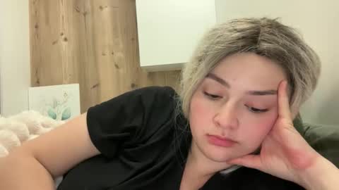 Snapshot of emily_morning_dew chatting on 10/15/25, 06:41 emily_morning_dew online show from 10/15/25, 06:41