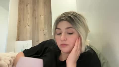 Snapshot of emily_morning_dew chatting on 10/17/25, 02:41 emily_morning_dew online show from 10/17/25, 02:41