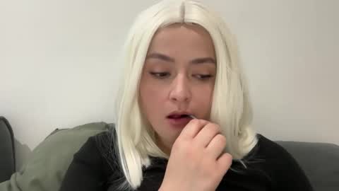 Snapshot of emily_morning_dew chatting on 11/08/25, 01:22 emily_morning_dew online show from 11/08/25, 01:22