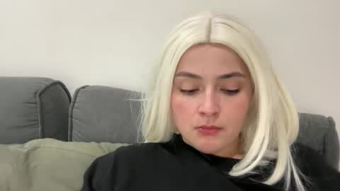 Snapshot of emily_morning_dew chatting on 11/11/25, 01:11 emily_morning_dew online show from 11/11/25, 01:11