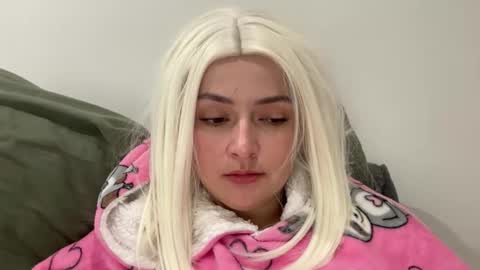 Snapshot of emily_morning_dew chatting on 11/17/25, 12:22 emily_morning_dew online show from 11/17/25, 12:22