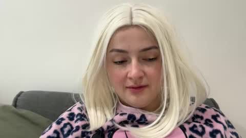 Snapshot of emily_morning_dew chatting on 11/21/25, 09:52 emily_morning_dew online show from 11/21/25, 09:52