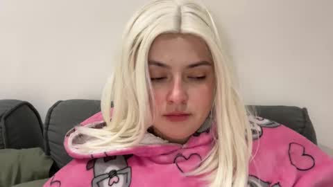 Snapshot of emily_morning_dew chatting on 11/25/25, 10:43 emily_morning_dew online show from 11/25/25, 10:43