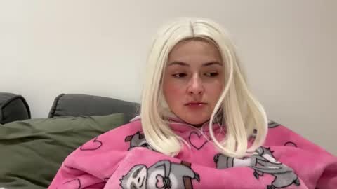 Snapshot of emily_morning_dew chatting on 11/27/25, 09:39 emily_morning_dew online show from 11/27/25, 09:39