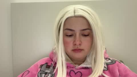 emily_morning_dew online show from 12/17/25, 07:47