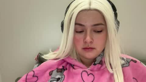 emily_morning_dew online show from 12/19/25, 09:44