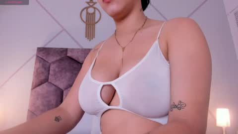 emily_nova_ online show from 04/05/26, 11:51