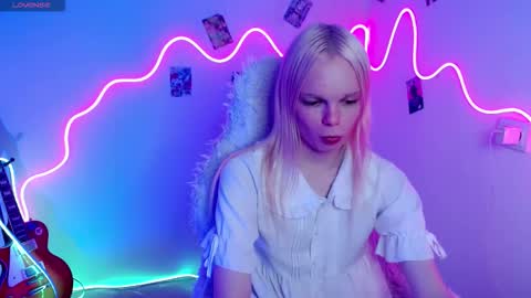 Lia online show from 10/13/25, 11:21