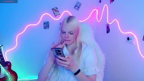 Lia online show from 10/19/25, 05:02