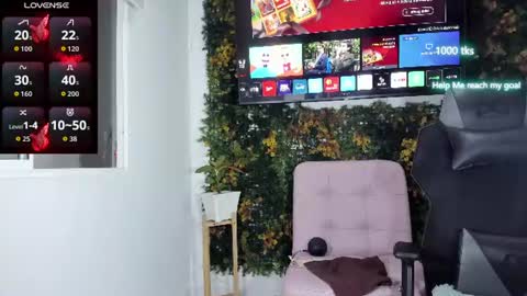 Snapshot of emily_palmeer chatting on 06/21/26, 12:02 emily_palmeer online show from 06/21/26, 12:02