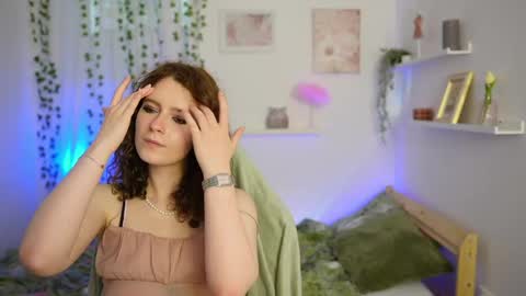 emily_paris18 online show from 06/01/26, 01:02