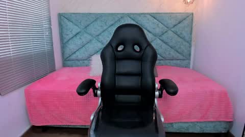 Emily online show from 05/01/26, 12:21