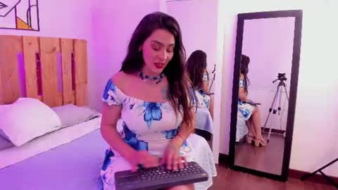 Snapshot of emily_sartre chatting on 07/07/26, 08:35 Emilly online show from 07/07/26, 08:35