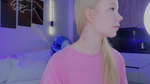 emily shepard online show from 04/01/26, 02:23