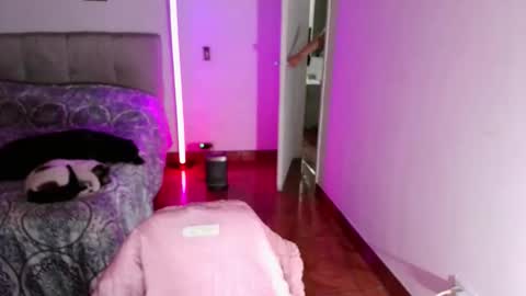 Snapshot of emily_swan_04 chatting on 11/19/25, 02:00 Emily Swan online show from 11/19/25, 02:00