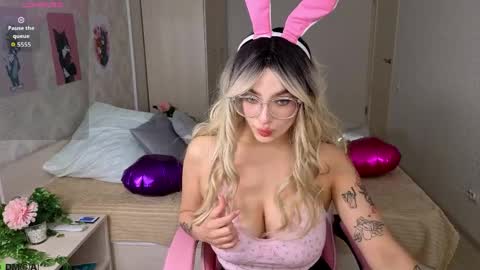 Emily online show from 04/01/26, 07:09