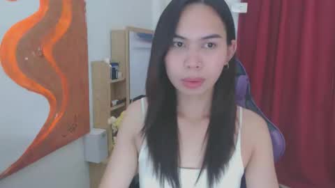 emily_xo143 online show from 04/14/26, 10:21