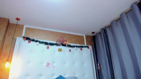 emilyadams0 online show from 12/06/24, 10:19