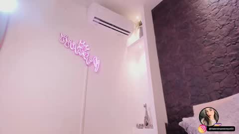 emilyallen_1 online show from 11/30/25, 04:33