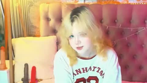 Baby Emelli online show from 05/21/26, 06:20