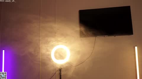 Snapshot of emilybatee chatting on 12/12/24, 05:48 emilybatee online show from 12/12/24, 05:48