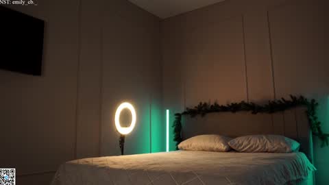 Snapshot of emilybatee chatting on 01/29/25, 05:51 emilybatee online show from 01/29/25, 05:51