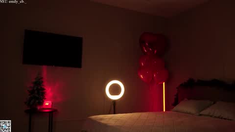 Snapshot of emilybatee chatting on 02/14/25, 06:19 emilybatee online show from 02/14/25, 06:19