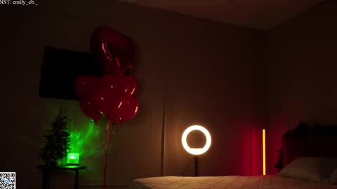 Snapshot of emilybatee chatting on 02/15/25, 04:45 emilybatee online show from 02/15/25, 04:45