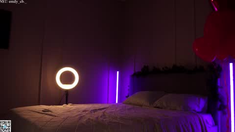 Snapshot of emilybatee chatting on 02/24/25, 05:20 emilybatee online show from 02/24/25, 05:20