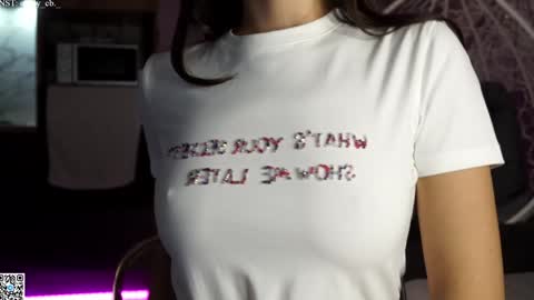 Snapshot of emilybatee chatting on 09/22/25, 05:59 emilybatee online show from 09/22/25, 05:59